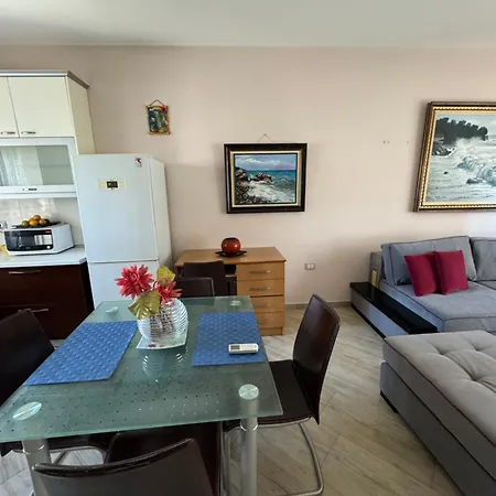 Central Apartment Vlora דירה