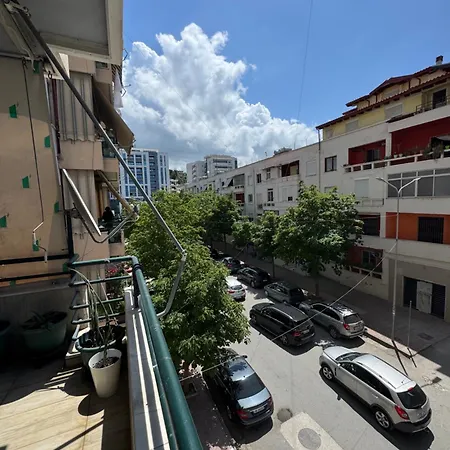Central Apartment Vlora דירה *